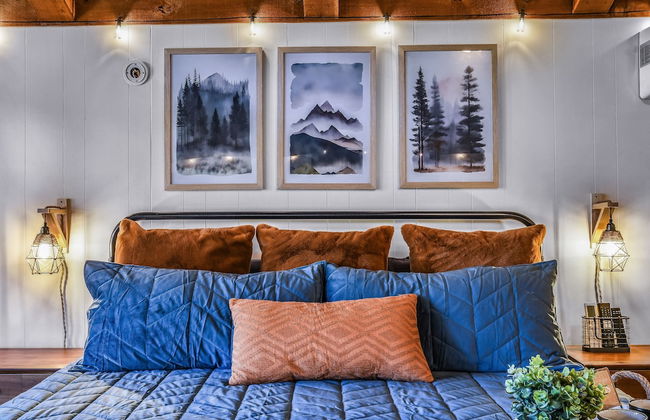 Cliff Haven 1 Bedroom Cabin by RedAwning - Photo 4