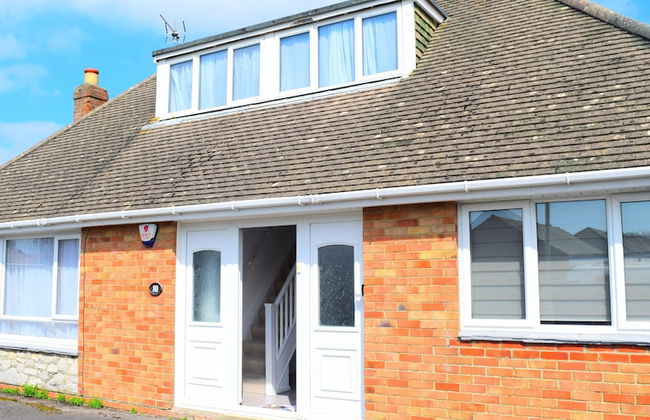 Charming 4-bed Cottage in Hayling Island - Hot Tub - Foto 1