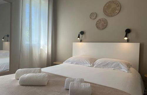 Renovado com AC, 2 WC completos, terraço e garagem - Foto 11