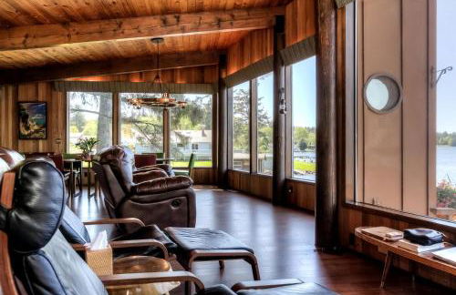 Breathtaking Beach House with Fireplace and Gorgeous Sights in Otis, Oregon - Foto 45