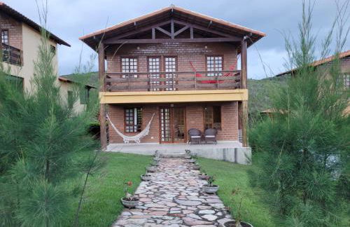 Casa de Campo Novo gravatá em condomínio, lazer completo com piscina compartilhada, churraqueira e forno a lenha privado e uma vista espetacular e com aquele friozinho - Foto 3