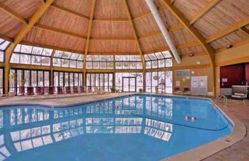 Stylish Townhouse Steps to Ski Mtn & Waterpark - Foto 18