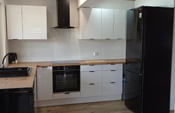 Dom z pięknymi widokami na jezioro ryńskie ilasy. - Foto 7