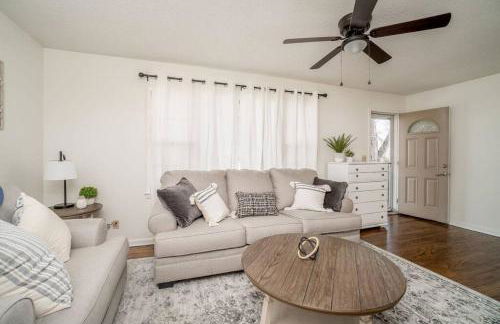 2 Bed 1 Bath Home w 2 Car Garage & Fenced Yard - Photo 10