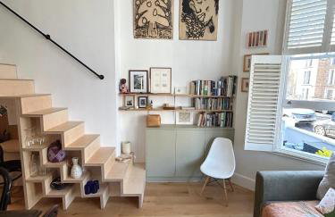 Gorgeous mezzanine studio steps to Olympia - Foto 4