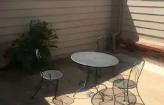 Private Bedroom Suite - Communal House near Integris Private - Photo 15