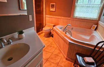 River Bend Escape by Leavetown Vacations - Foto 26