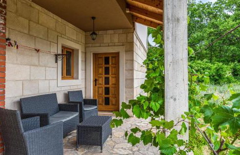 Three-Bedroom Apartment In Ostrvica - Photo 18