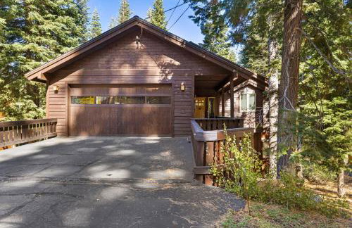 Skislope Manor - Spacious Tahoe Donner 4 BR with Gorgeous Home Theater and Hot Tub - Foto 29