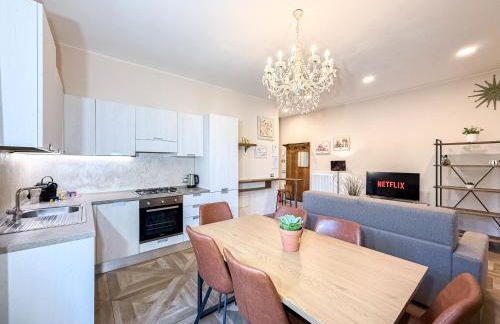 FREE PARKING - Elegant Two-Bedroom Apartment with Balcony - Foto 5