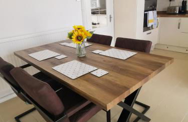 Bee At Home - Photo 12