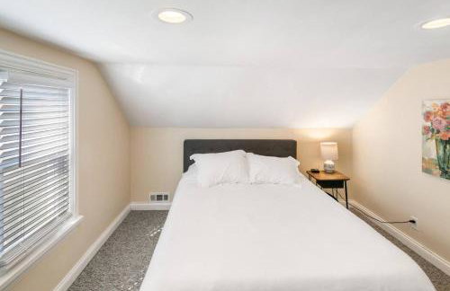 Home with Garage in DT Libertyville Near Naval Base - Foto 10