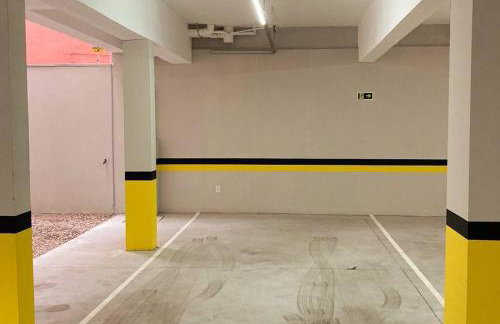 Studio central completo! Garagem coberta para carros médios Sem elevador - Foto 9