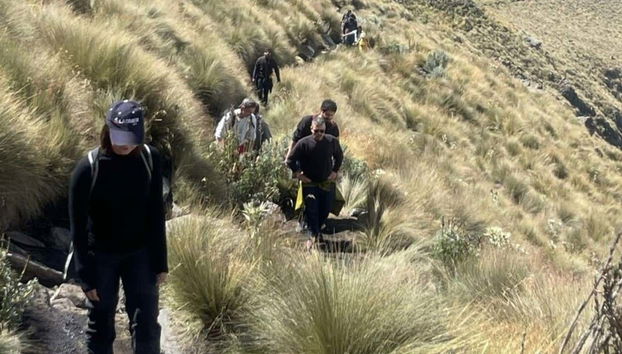 Randonneurs sur un volcan