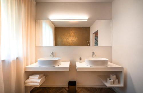 goldfinger + suites - Photo 3