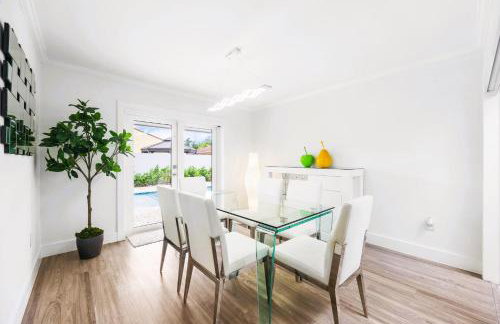 Spectacular Miami- Htd Pool,5 Bdrooms ,MiniGolf, Playground, Baby Items, BBQ - Photo 7