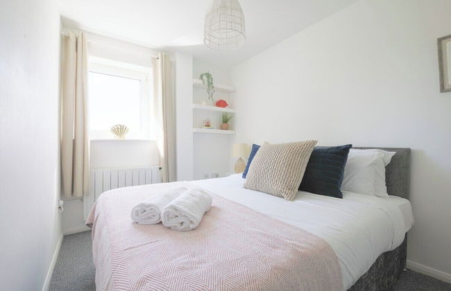 2 Bed Apartment Overlooking Water - Foto 35