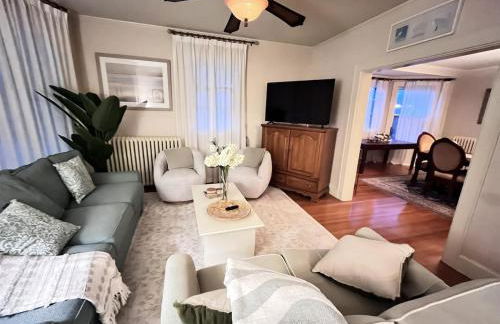 Big New England Family Home; walk to beach, shops - Foto 9