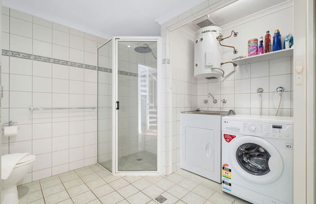 Harbour Haven Penthouse Marina View Balcony BBQ - Photo 14