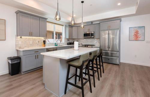 Stunning 3-BR Residence with Free Parking & Patio - Foto 13