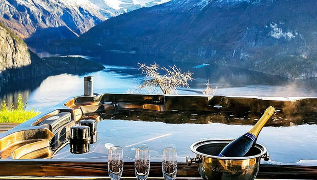 8 Person Holiday Home in Valldal - Foto 2, Bañera de hidromasaje al aire libre