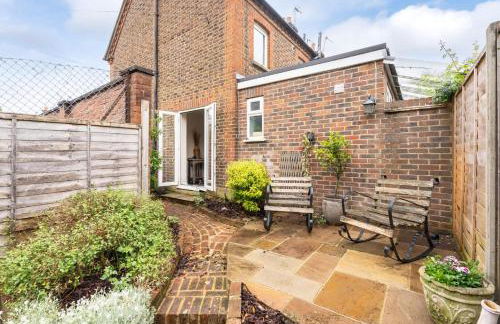 Quaint 3 bed Cottage in central Dorking with parking - Foto 6