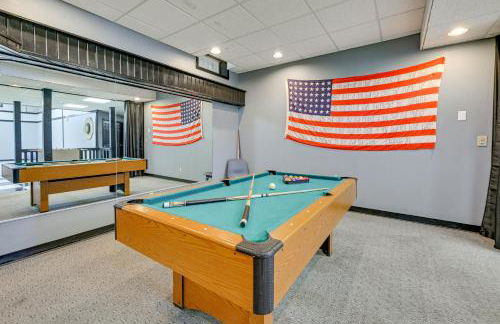 Large Home with Indoor Basketball Court and Game Room! - Foto 16