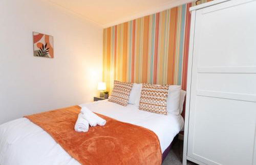 Elegant 5-Bed Home, Families & Friends, Sleeps 6, Parking, Free Wi-Fi - Foto 26