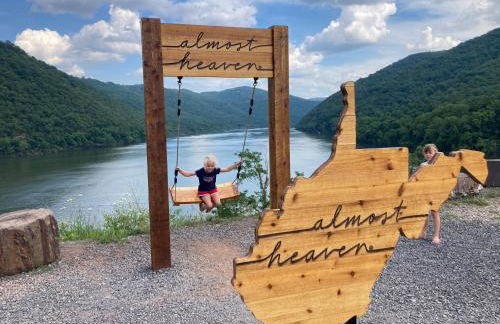 Historic cabin off I-77, views, antiques, Wi-fi, wonderful experience for 2! - Foto 15