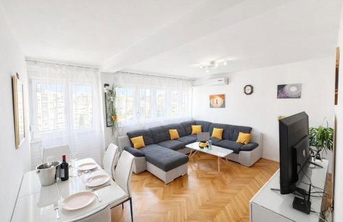 Diocles Place - Photo 1