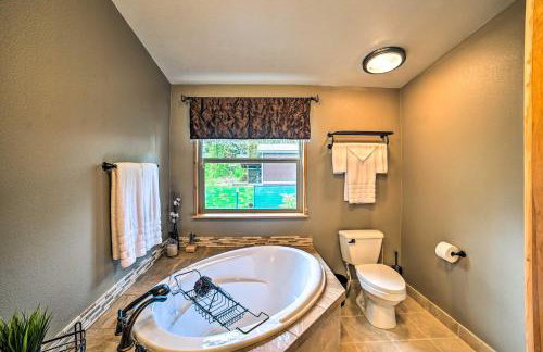 'Moose Lodge' Cabin w/ Entertainment Gazebo! - Foto 17