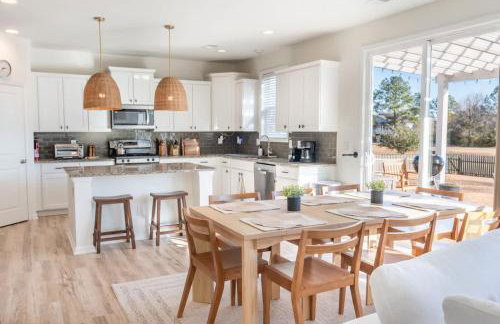 Coastal Retreat & Water Views - Minutes to CHS - Foto 1