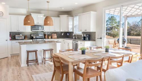 Coastal Retreat & Water Views - Minutes to CHS - Foto 1