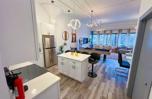 Luxury 6BR Suite with Pool Table Sleeps 12 Perfect for Group Stay Near McCormick Place, Grant Park and Soldier Field - Foto 9