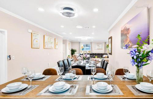 Spacious 6BR Stay with Parking and Near DTLA - Foto 14