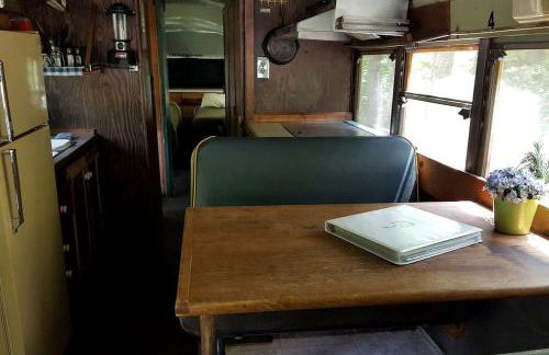 Unique Renovated School Bus for Camping in the Klamath National Forest, California - Foto 8