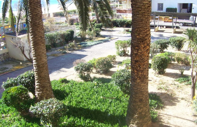 Apartment in Roses With Beachfront View - Photo 17