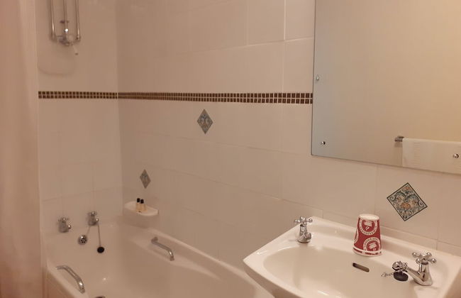 House - Sleeps 6 & Paid off Site Parking Available - Foto 9