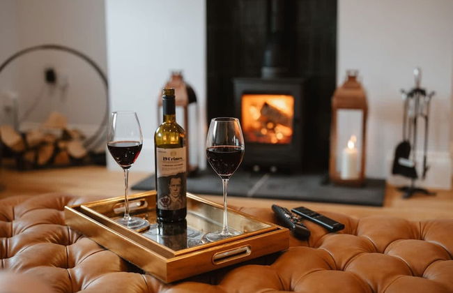 Willow Lodge With Hot Tub - Photo 1