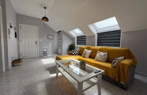 Ático luminoso con terraza - Foto 16