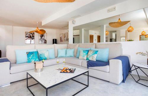 Modern Villa with Seaviews Sleeps 14 - Foto 17