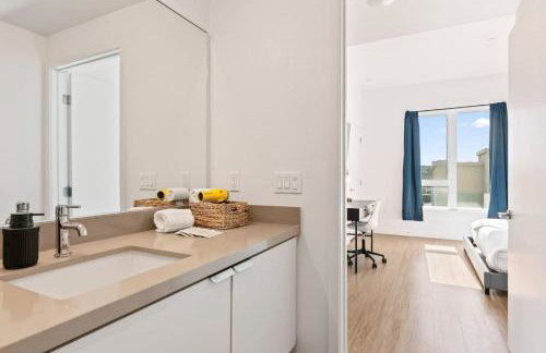 Little Tokyo Gem, Steps from Shops with Free Parking - Foto 18