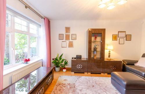 A Riverside Paradise in The City w Garden and Free Parking - A 2 Bed Home in London Sleeps 4! - Foto 2