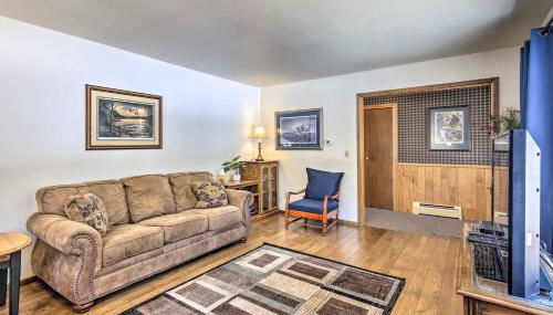 Simple Cranberry and Wine Farm Home with Fire Pit! - Foto 5