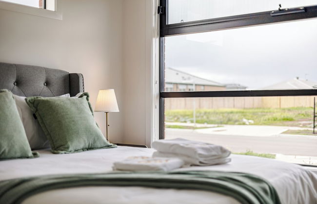 StayAU Charming 4BR Retreat Wyndham Vale - Foto 1