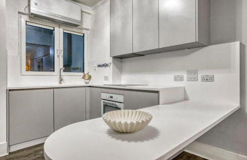 The Grande Mayfair Apartment - Photo 16