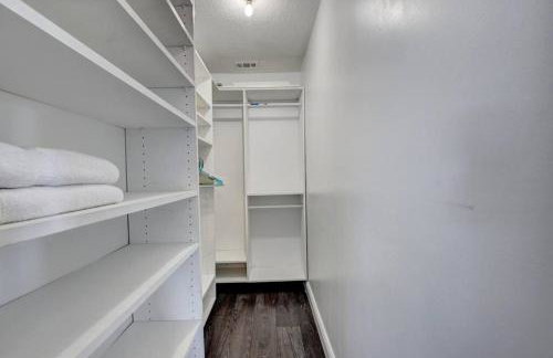 5 BR Mansion with Pool and non-heated Jacuzzi Games in Boynton Beach - Photo 36