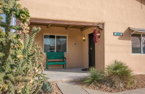 Grandma's Old Town Adobe House! Private Hot Tub-Close to Old Town-Pet Friendly-No Pet Fee! - Foto 2