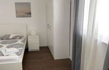 Modernes Ferienhaus mit 2 Balkonen, Terrasse und Garten ! - Foto 24