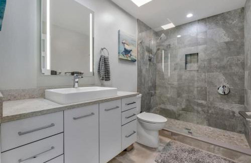 Intercostal Front Singer Island Pool Home - Photo 2